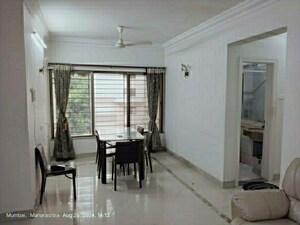 Room in 4 BHK Apartment at Oberoi Realty Esquire, Goregaon East – for Sale