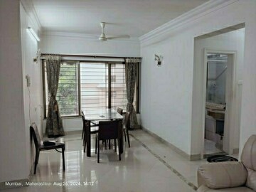 Room in 4 BHK Apartment at Oberoi Realty Esquire, Goregaon East – for Sale