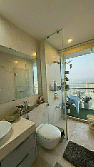 Bathroom in 4 BHK Apartment at Oberoi Realty Esquire, Goregaon East – for Sale