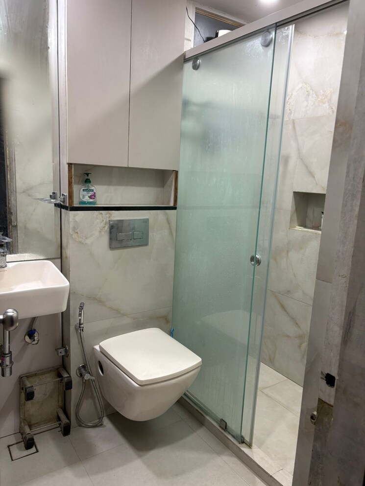 Bathroom, kalkaji 3 Bedroom 1850 Sq.Ft. Builder Floor In Kalkaji Delhi 9690261