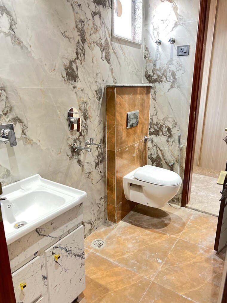 Bathroom, pitampura 4 Bedroom 300 Sq.Yd. Builder Floor In Pitampura Delhi 9690268