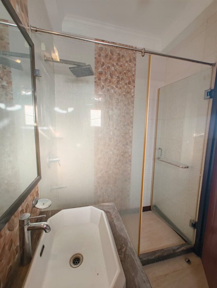 Bathroom, greater kailash i 1 Bedroom 1000 Sq.Ft. Builder Floor In Greater Kailash I Delhi 9690269