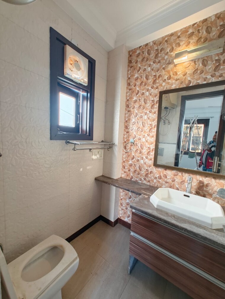 Bathroom, greater kailash i 1 Bedroom 1000 Sq.Ft. Builder Floor In Greater Kailash I Delhi 9690269
