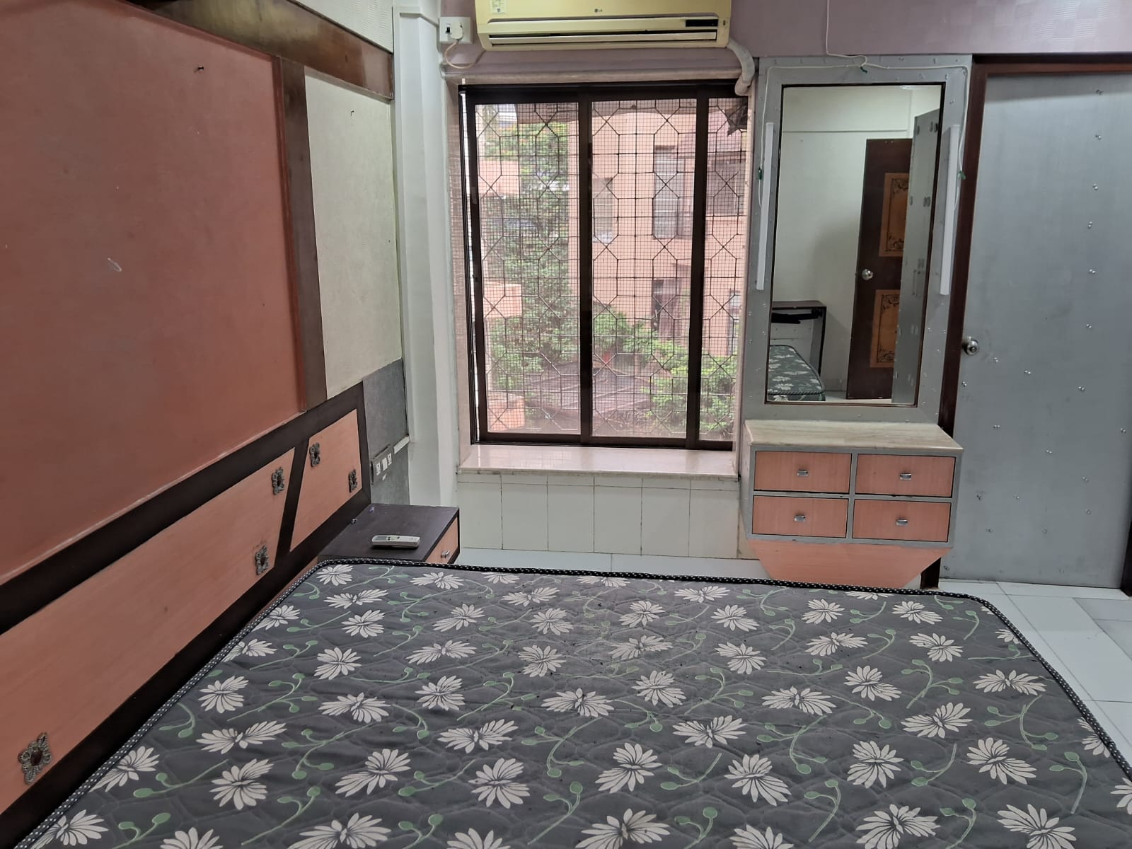 2 BHK + Study Room Apartment For Rent in Shindhi Society Chembur 