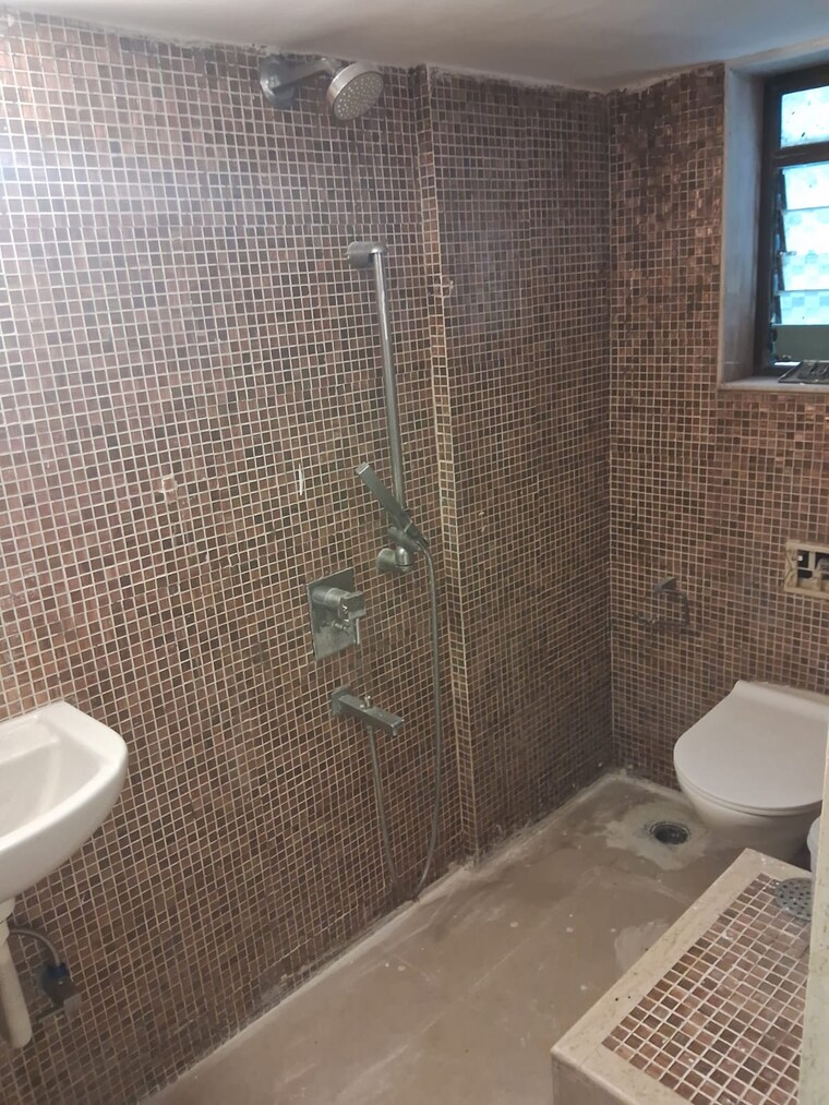Bathroom, chembur 2 Bedroom 650 Sq.Ft. Apartment In Chembur Mumbai 9690280