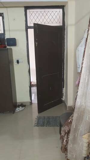 Bathroom in 1.5 BHK Builder Floor at Mayur Vihar – for Rent