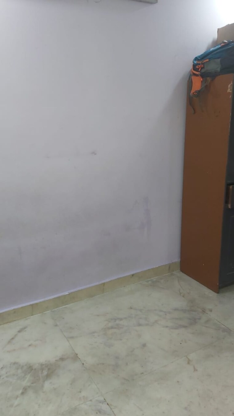 Room, mayur vihar 2.5 Bedroom 850 Sq.Ft. Builder Floor In Mayur Vihar Delhi 9690301