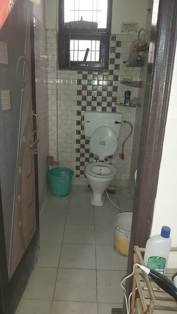 Bathroom in 2.5 BHK Builder Floor at Mayur Vihar – for Sale