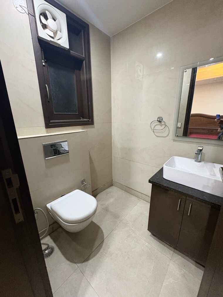 Bathroom, malviya nagar 2 Bedroom 100 Sq.Yd. Builder Floor In Malviya Nagar Delhi 9690306