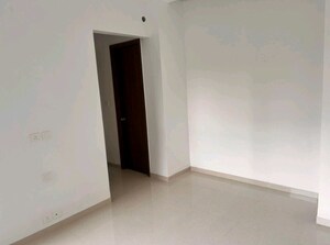 Room in 2 BHK Apartment at Kalpataru Immensa, Kolshet Road – for Rent