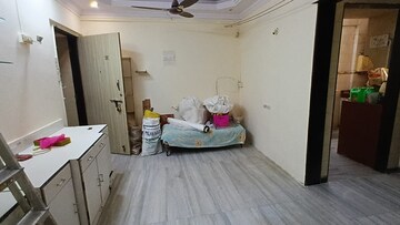 Bedroom in 1 BHK Apartment at Borivali West – for Rent