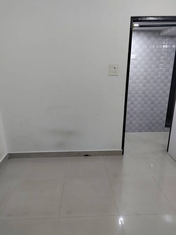 Room in 1 BHK Apartment at Mahalaxmi CHS Worli, Worli – for Rent