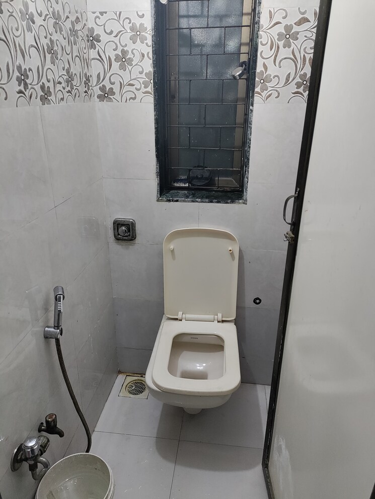 Bathroom, mahalaxmi-chs-worli 1 Bedroom 350 Sq.Ft. Apartment In Worli Mumbai 9690334