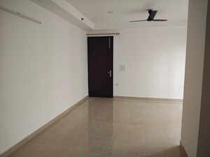 Room in 4 BHK Apartment at Amrapali Crystal Homes, Sector 76 – for Rent