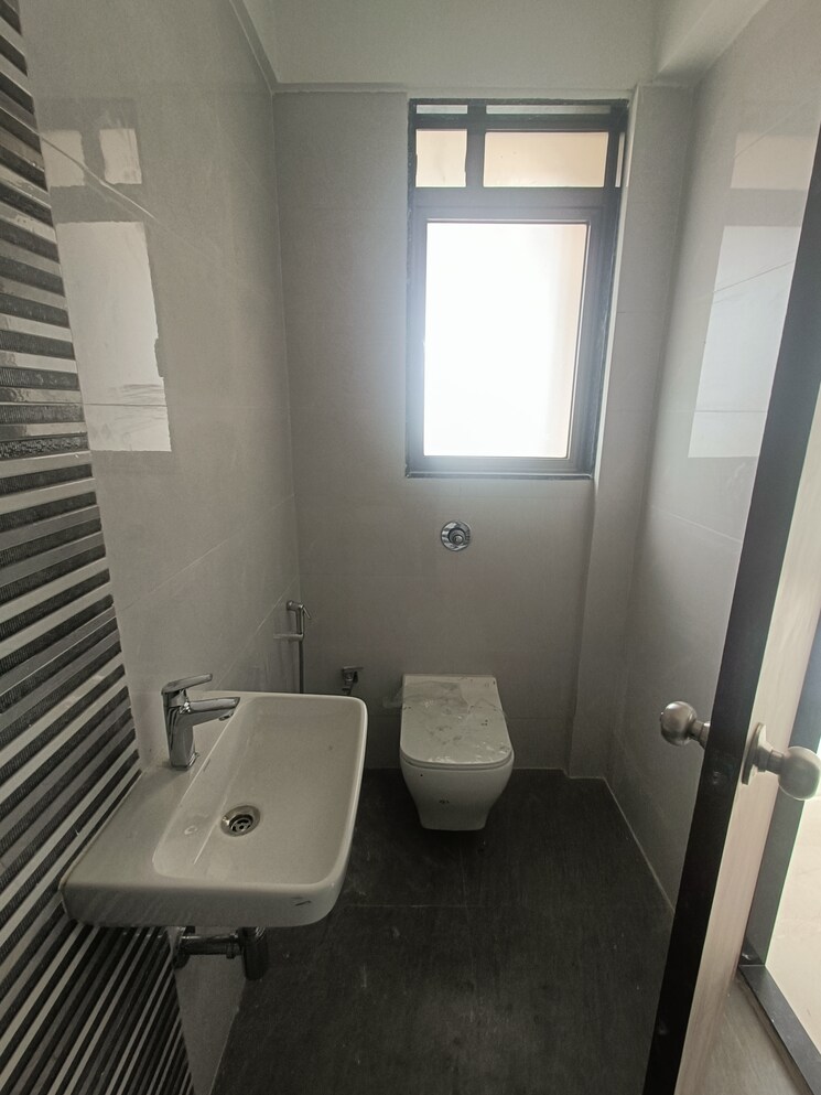 Bathroom, gulmohar-chs-goregaon 2 Bedroom 645 Sq.Ft. Apartment In Goregaon West Mumbai 9690359