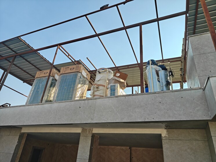 Terrace, model town 4 Bedroom 2600 Sq.Yd. Builder Floor In Model Town Delhi 9690379