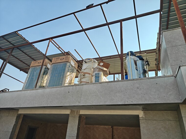 Terrace, model town 4 Bedroom 2600 Sq.Yd. Builder Floor In Model Town Delhi 9690379