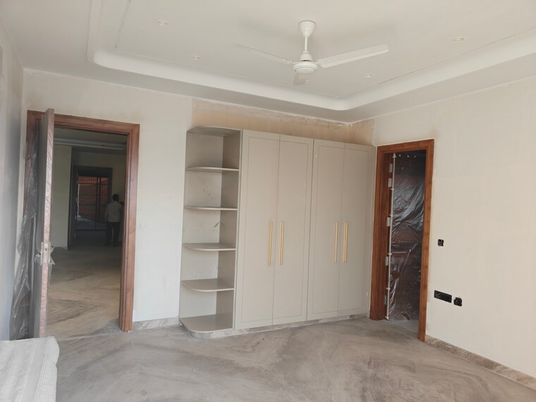 Bedroom, model town 4 Bedroom 2600 Sq.Yd. Builder Floor In Model Town Delhi 9690379