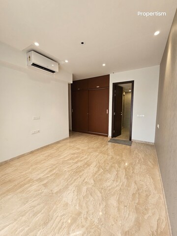 Furnished Amenities in 2 BHK Apartment at Hiranandani Castle Rock, Powai – for Rent