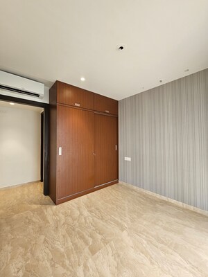 Furnished Amenities in 2 BHK Apartment at Hiranandani Castle Rock, Powai – for Rent