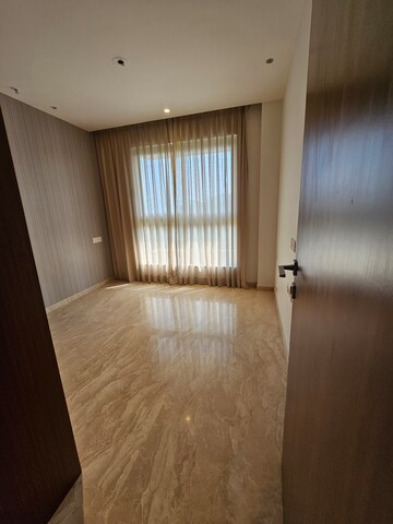 Room in 2 BHK Apartment at Hiranandani Castle Rock, Powai – for Rent