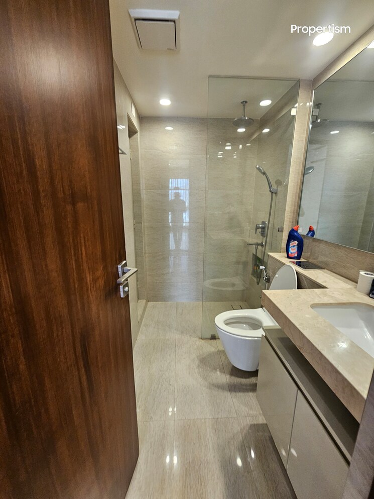 Bathroom, hiranandani-castle-rock 2 Bedroom 750 Sq.Ft. Apartment In Powai Mumbai 9690371