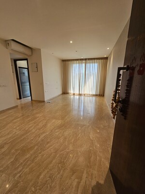 Furnished Amenities in 2 BHK Apartment at Hiranandani Castle Rock, Powai – for Rent