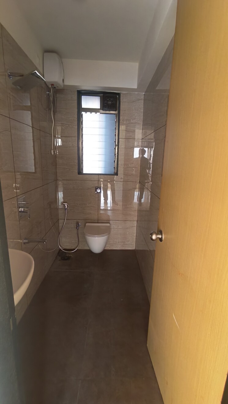 Bathroom, chandak-34-park-estate 3 Bedroom 820 Sq.Ft. Apartment In Goregaon West Mumbai 9690400