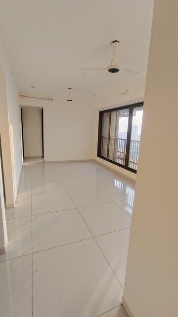 Room in 3 BHK Apartment at Chandak 34 Park Estate, Goregaon West – for Rent