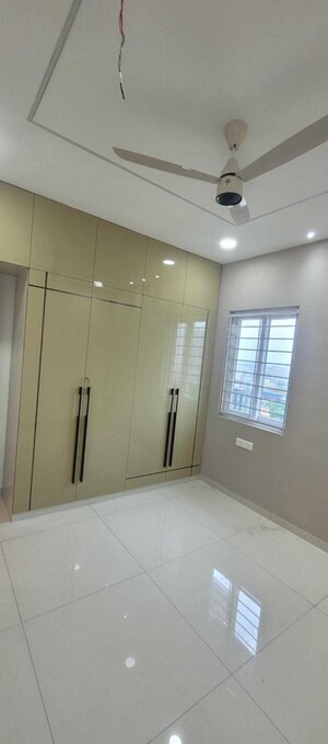 Room in 3 BHK Apartment at Rajapushpa Provincia, Narsingi – for Rent