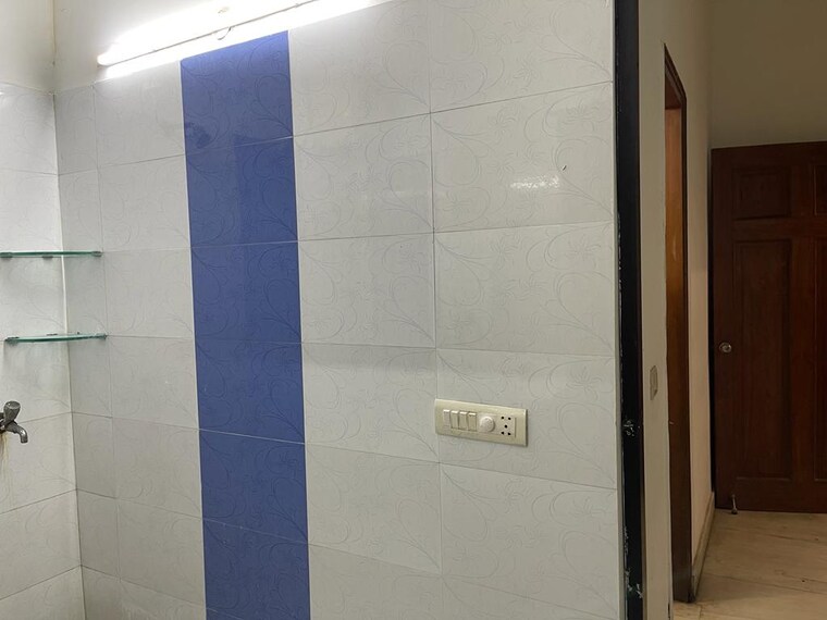 undefined, sector 56 1 Bedroom 400 Sq.Ft. Independent House In Sector 56 Noida 9690451