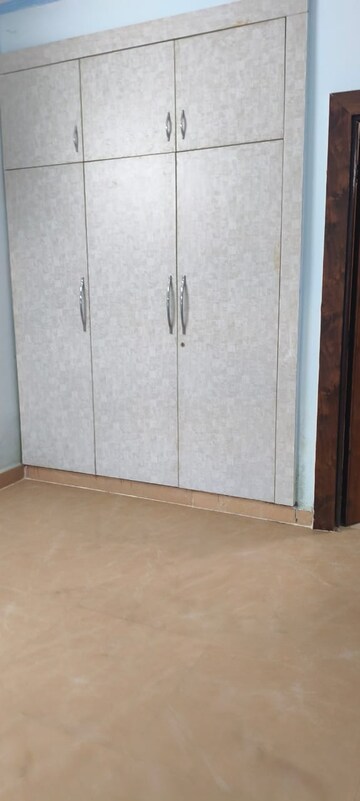 Room in 3 BHK Apartment at Gardenia Golf City, Sector 75 – for Rent