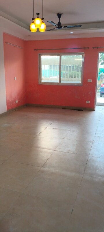 Room in 3 BHK Apartment at Gardenia Golf City, Sector 75 – for Rent