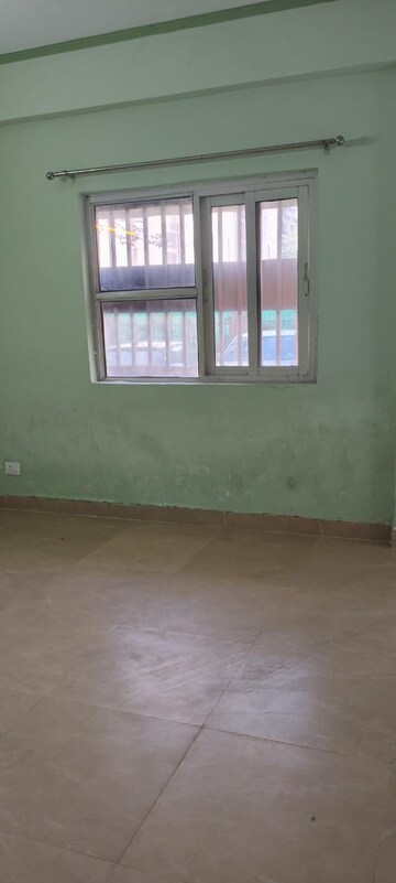 Room in 3 BHK Apartment at Gardenia Golf City, Sector 75 – for Rent