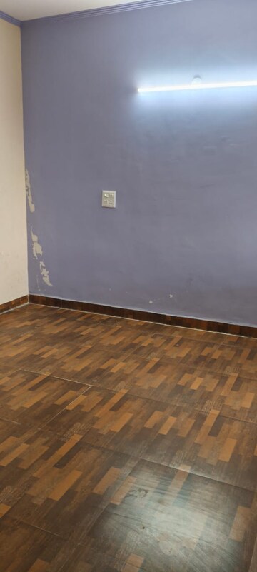 Room in 3 BHK Apartment at Gardenia Golf City, Sector 75 – for Rent