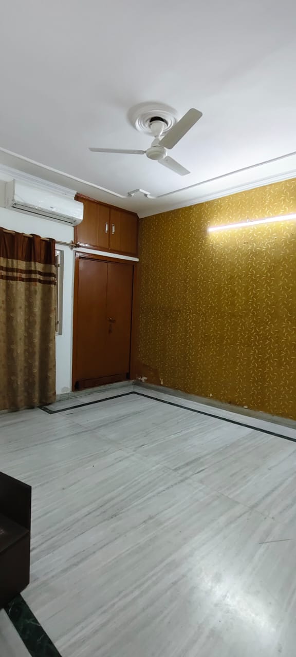 2 BHK + Pooja Room 1050 Sq.Ft. Builder Floor in Omaxe Galaxy