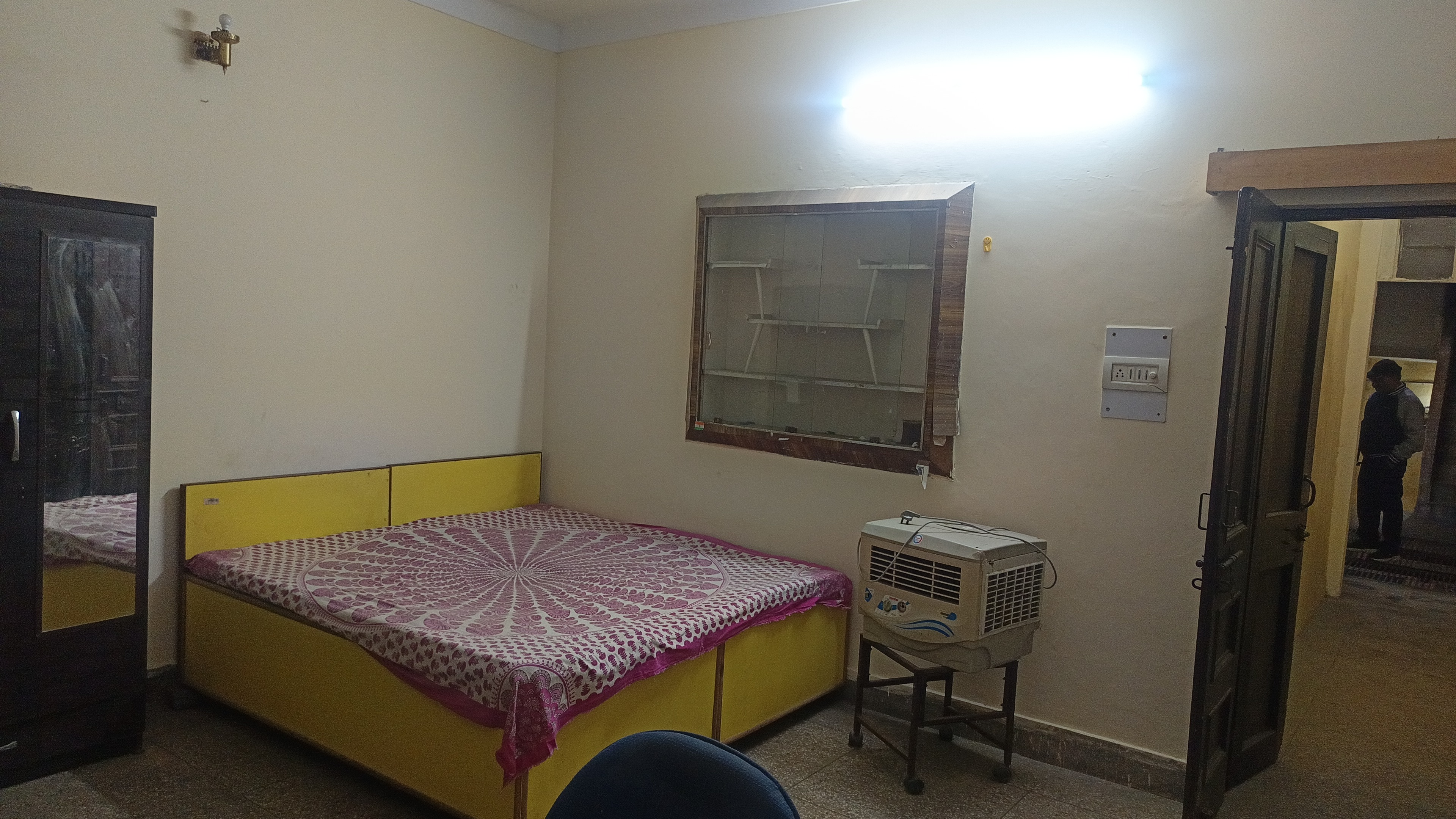 1 Rk+ Extra Room Builder Floor For Rent in Shadipur