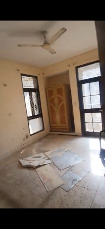 Room in 3 BHK Apartment at Indian Oil Apartments, Sector 62 – for Rent