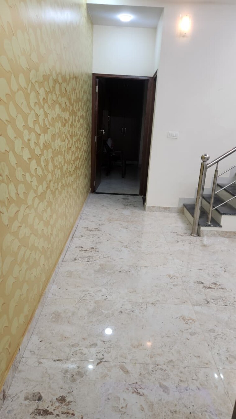  Parking, narayan vihar 3 Bedroom 2000 Sq.Ft. Villa In Narayan Vihar Jaipur 9690512