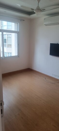 3 BHK + Servant Room Apartment For Sale in Jaypee Kensington Park Apartments