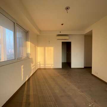 Room in 4 BHK Apartment at Conscient Heritage Max, Sector 102 – for Rent