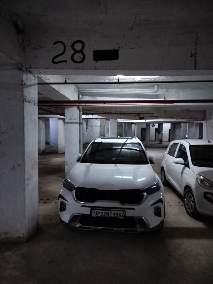  Parking, ansals-celebrity-greens 3.5 Bedroom 1500 Sq.Ft. Apartment In Sushant Golf City Lucknow 9690529