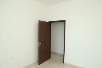 Room in 2 BHK Apartment at Peninsula Salsette 27, Dhaku Prabhuchi Wadi – for Rent