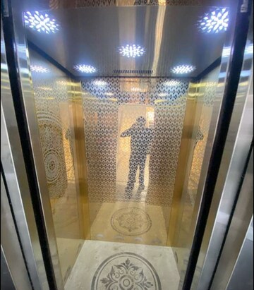 Lift in 3 BHK Apartment at Hazratganj – for Sale