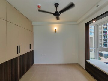 Room in 3.5 BHK Apartment at Bhartiya Nikoo Homes Phase 2, Thanisandra Main Road – for Rent