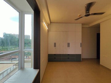 Room in 3.5 BHK Apartment at Bhartiya Nikoo Homes Phase 2, Thanisandra Main Road – for Rent