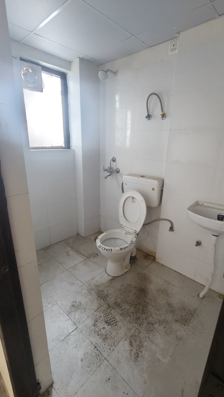 Bathroom, amolik-sankalp 1 Bedroom 424 Sq.Ft. Apartment In Sector 85 Faridabad 9690546