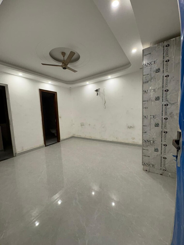 Room, bptp-district-faridabad 3 Bedroom 172 Sq.Yd. Builder Floor In Sector 81 Faridabad 9690553