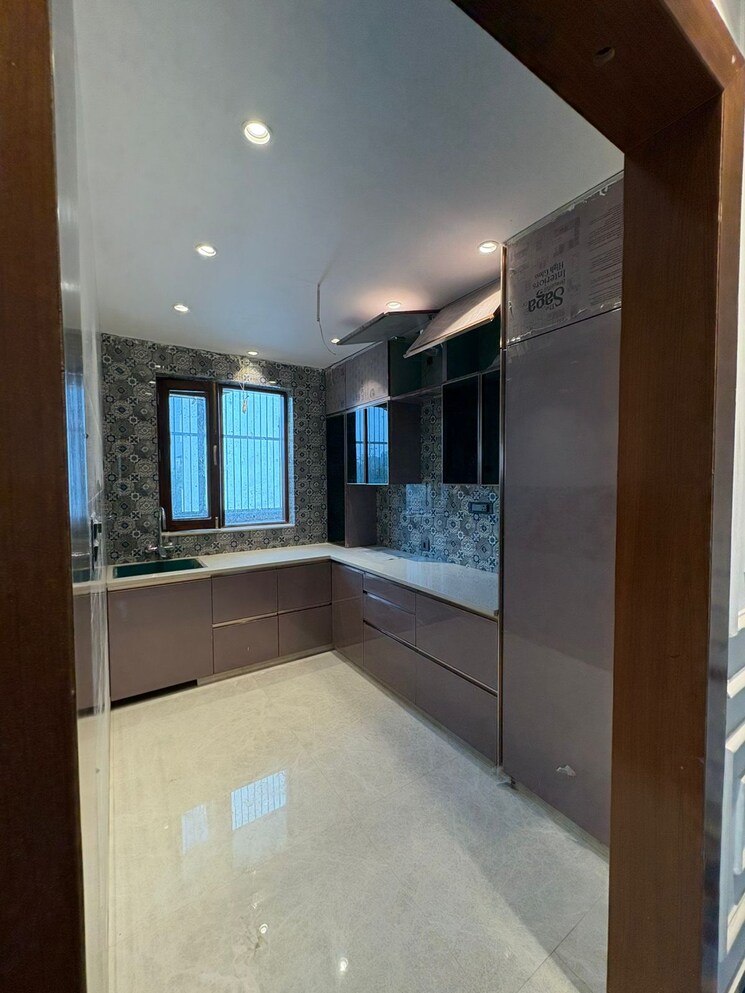 Kitchen, bptp-district-faridabad 3 Bedroom 172 Sq.Yd. Builder Floor In Sector 81 Faridabad 9690553