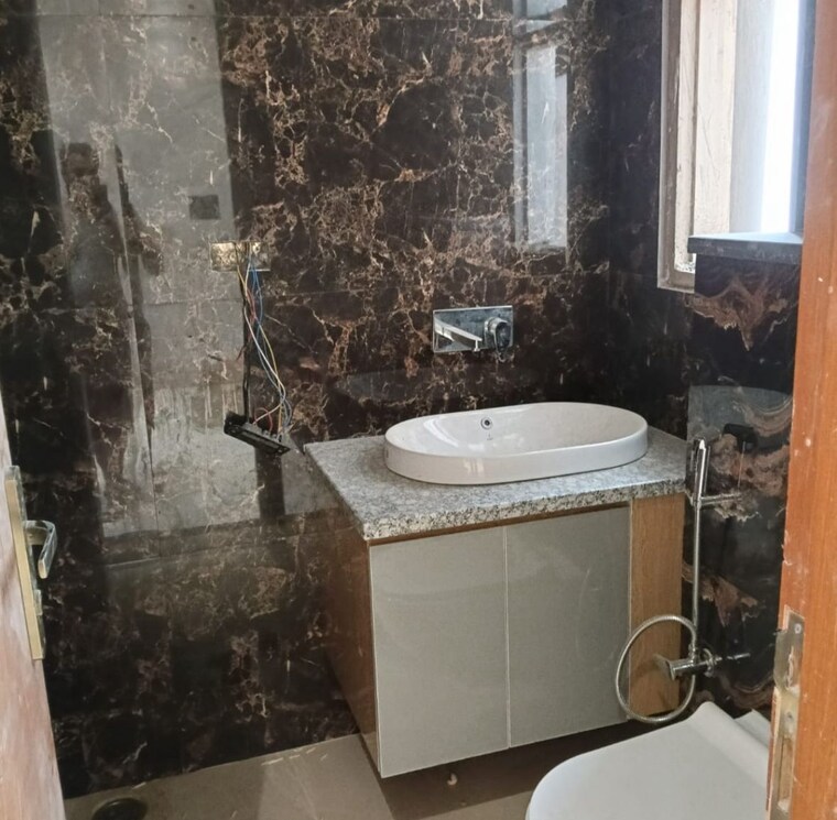 Bathroom, bptp-district-faridabad 3 Bedroom 172 Sq.Yd. Builder Floor In Sector 81 Faridabad 9690553